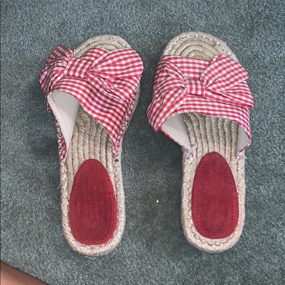 Pretty bow sandals